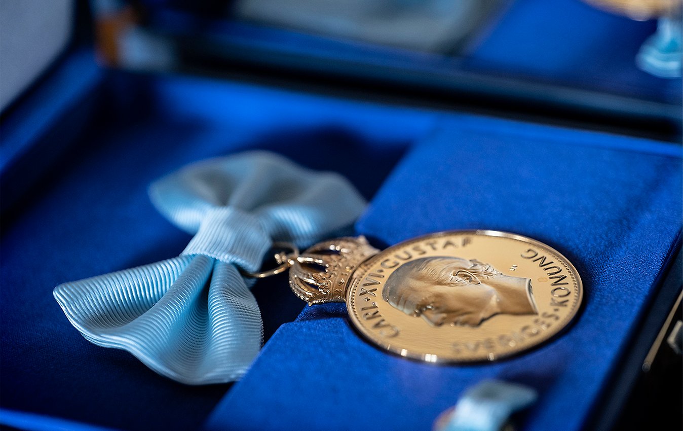 H.M. Konungens medalj i guld av 12:e storleken med serafimerordens band. Foto: Jonas Borg/Kungl. Hovstaterna